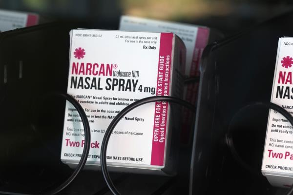 专家猛烈抨击以50美元一盒的价格出售过量服用的解毒剂纳洛酮的计划