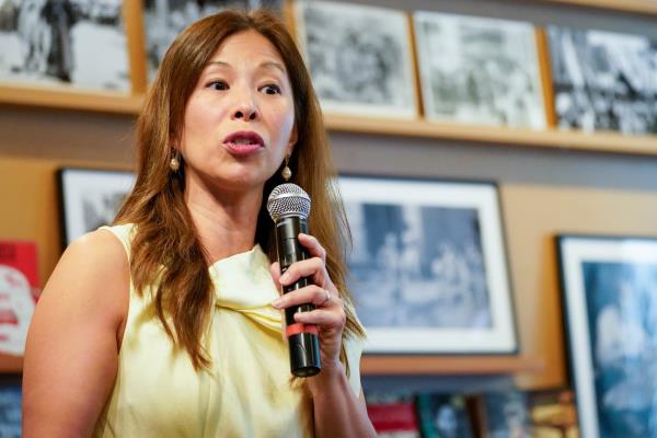 南希·姚(Nancy Yao)被任命为史密森尼新博物馆馆长的任命仍在搁置之中