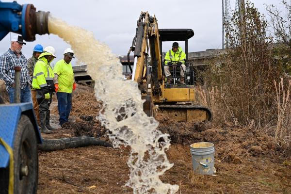 拜登政府拨款1.15亿美元解决密西西比州杰克逊市的水危机
