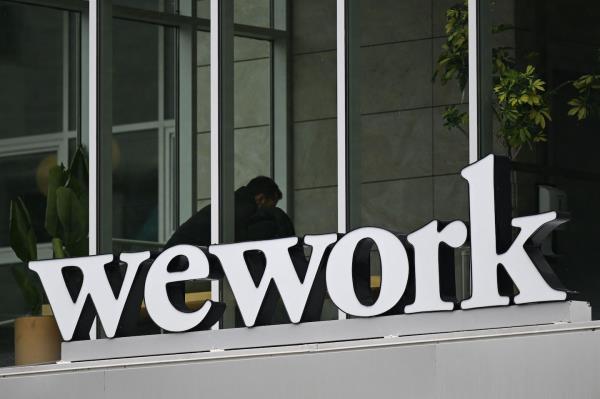 WeWork在2023年净亏损7亿美元后警告破产风险