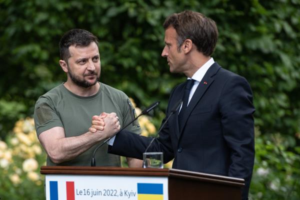 法国总统马克龙现在强烈支持乌克兰，但支持多久?