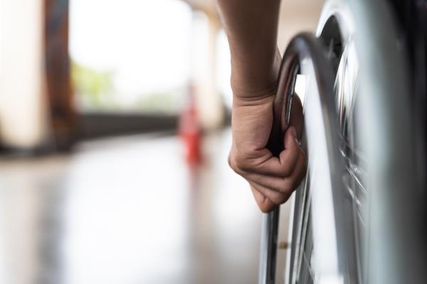 一个研究老龄化的专家是如何努力获得残疾人服务的